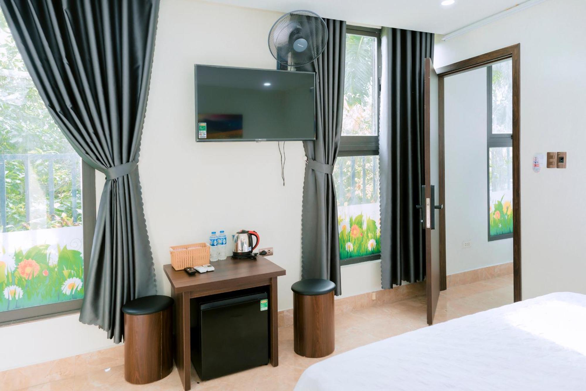 Thu Ha Hotel Uong Bi Exterior foto