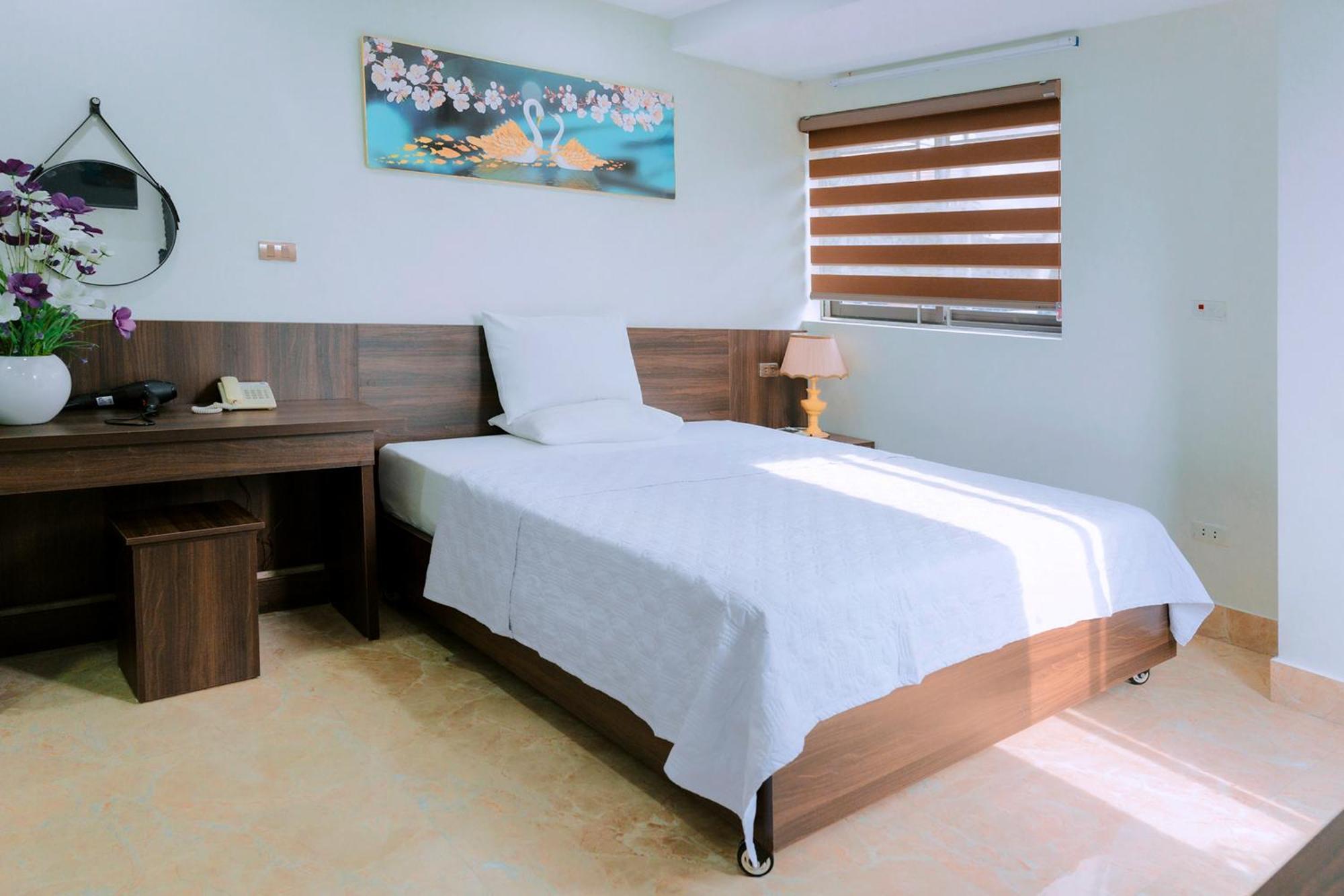 Thu Ha Hotel Uong Bi Exterior foto